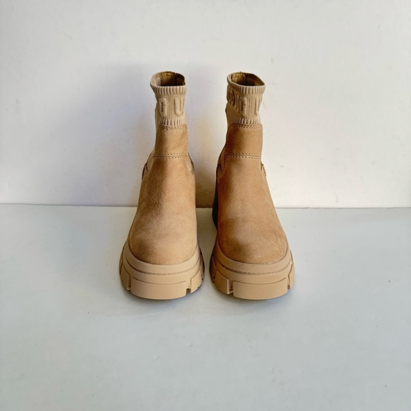 UGG BROOKLYN CHELSEA MUSTARD SEED WATERPROOF PLATFORM BOOTS US 9 - Picture 3 of 6